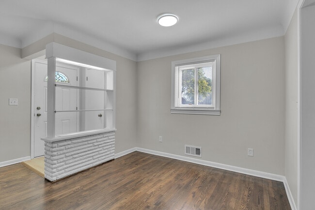 Building Photo - 31611 Lonnie Blvd