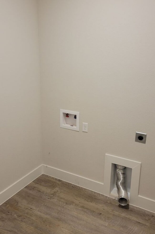 Building Photo - MOVE IN READY - 3/2/2 - GODLEY ISD