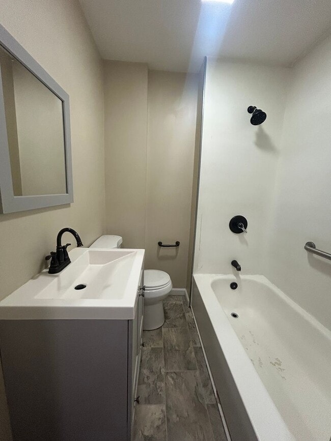 Building Photo - 3 Bedroom in South Harrisburg