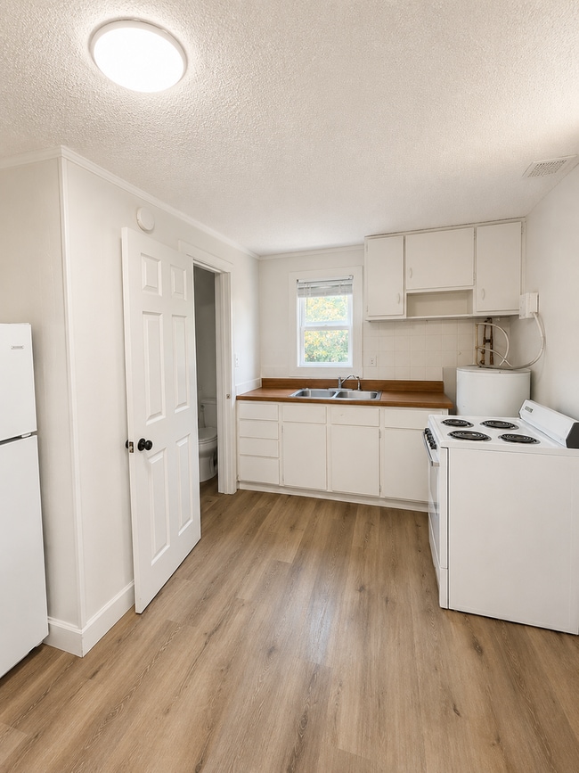 Building Photo - Adorable Updated Studio Home in the Heart of Downtown Billings