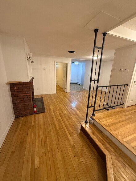 Primary Photo - 482 Commonwealth Ave