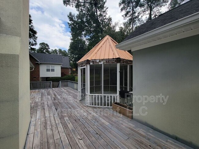 Building Photo - 650 Woodstone Way