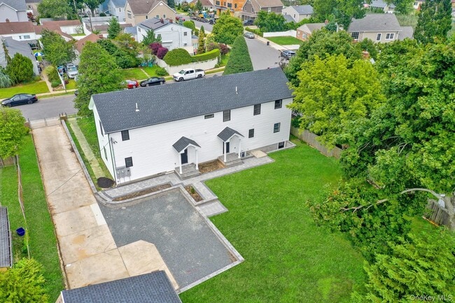 Building Photo - 25 Sunnybrook Dr E