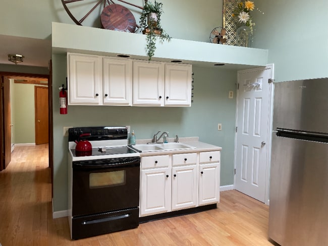 Building Photo - 602 Summer St