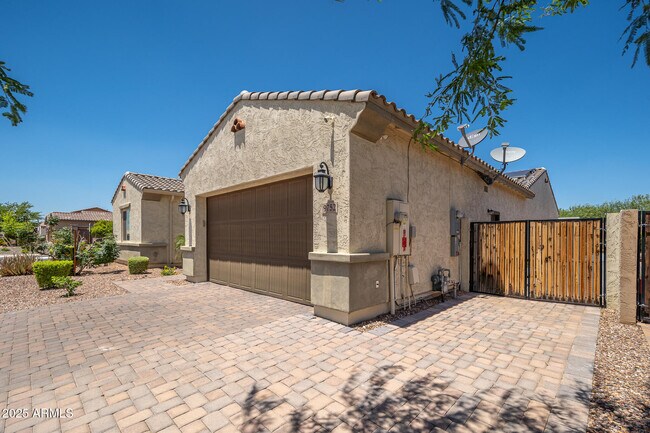 Building Photo - 9752 W Rowel Rd