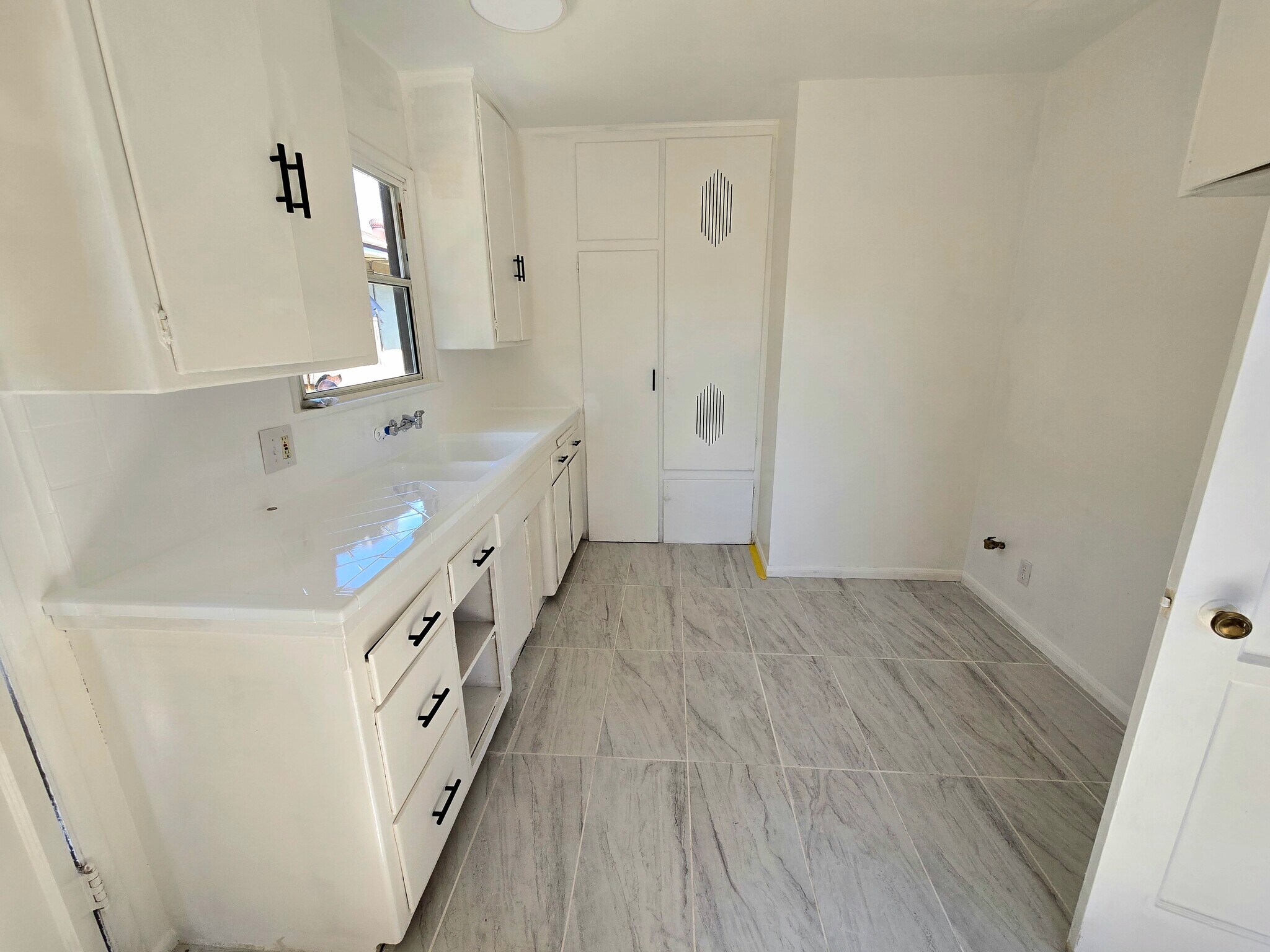Kitchen - 2412 N Brighton St