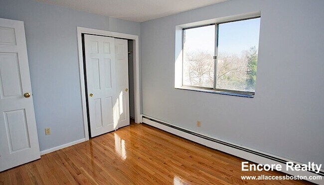 Building Photo - 14 Murdock St