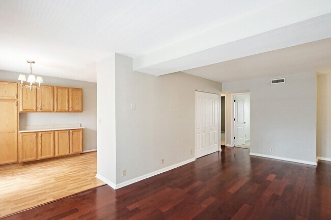Building Photo - Villas at Southern Ridge 2BR Apartment with Community Amenities