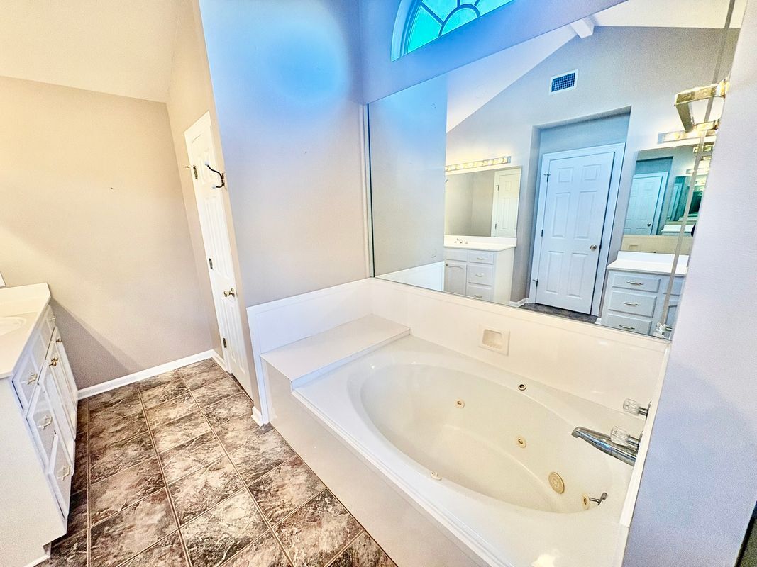 Building Photo - 11117 Gold Cup Ave