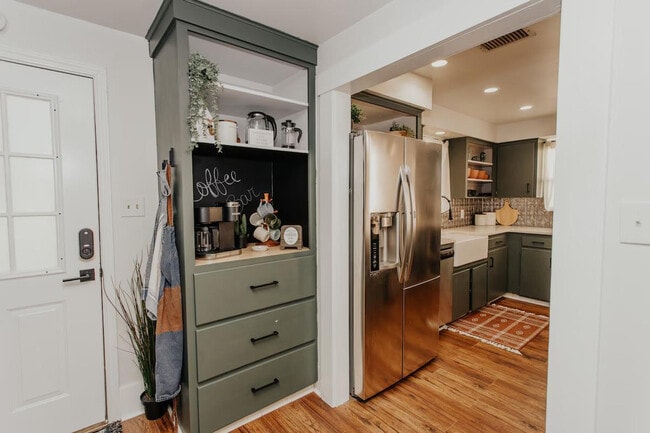 Building Photo - 3728 Homan Ave