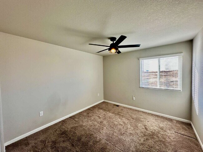 Building Photo - "Experience Spacious Living in Elizabeth!"