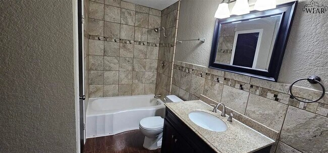 Building Photo - 1620 Grandview W