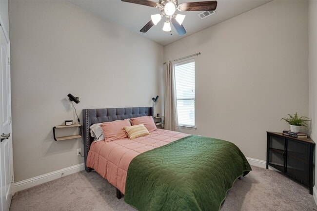 Building Photo - 1651 Sonnet Dr