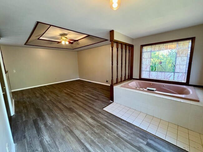 Building Photo - Spacious, Private Retreat in the Heart of the City