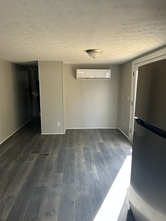 Building Photo - 601 Moores Dr