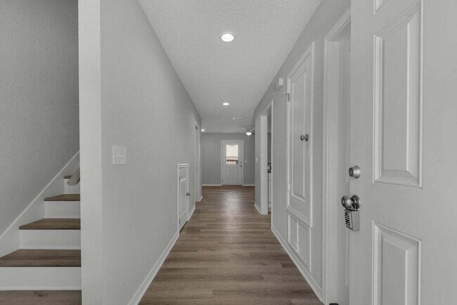 Building Photo - "Charming 2-Bed Townhouse Retreat in Fort Walton Beach with 2.5 Baths!"