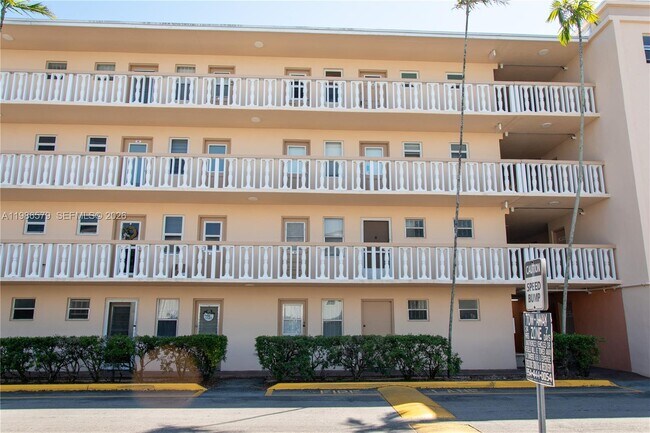 Building Photo - 505 E Dania Beach Blvd