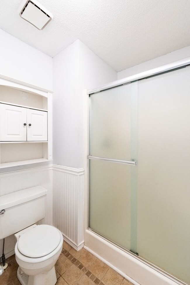 Building Photo - 4 Bed home in Olathe- Quick access to I-35