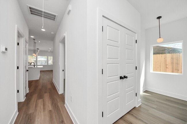 Building Photo - 8106 Locksley Rd