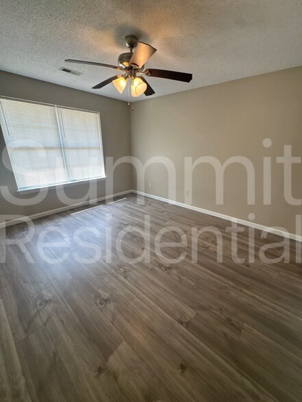 Building Photo - 1119 Huger St