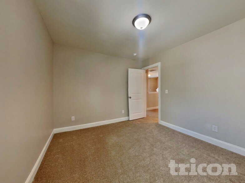 Building Photo - 225 Highview Dr