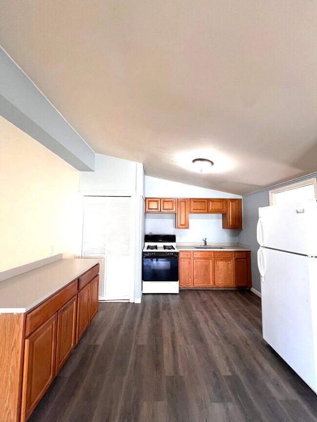 Kitchen - 1867 Payson Rd