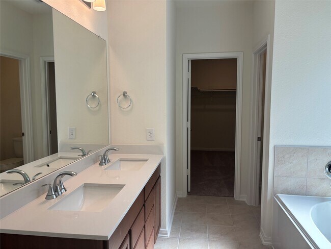 Building Photo - 4821 Vida Vis Dr