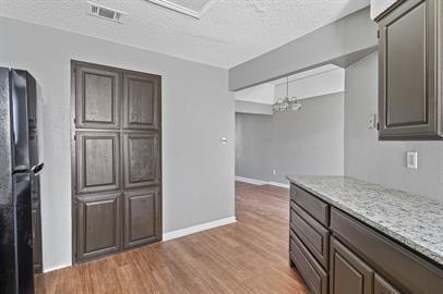 Building Photo - 804 Custer St