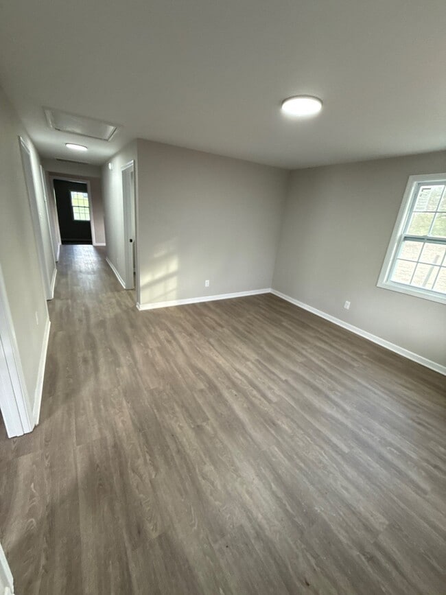 Building Photo - 612 Windrow Rd