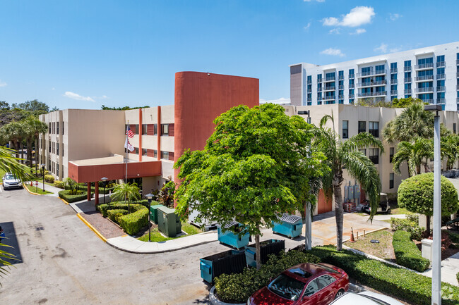 Primary Photo - Stirrup Plaza