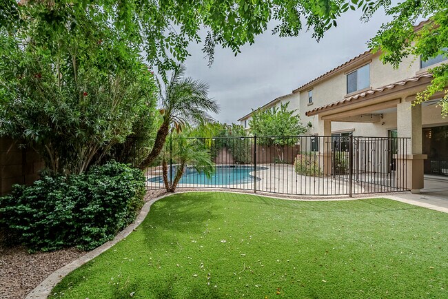 Building Photo - 2744 E Donato Dr