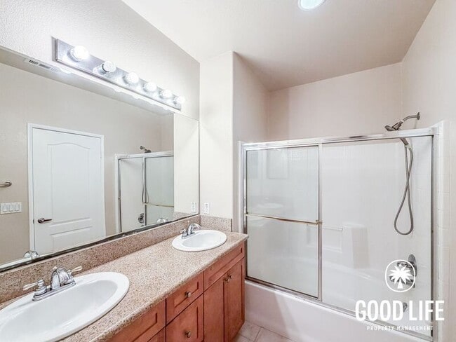 Building Photo - 10880 Serafina Ln
