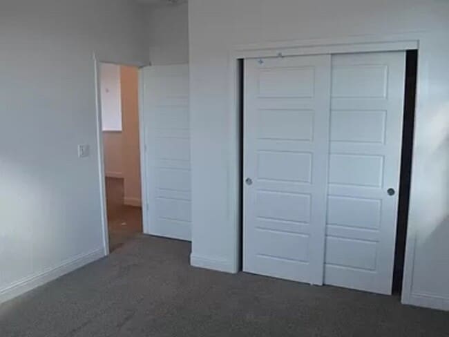 Building Photo - 2402 Urdaneta Way