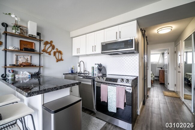 Building Photo - Waikiki High-Rise Living – Stunning 1-Bedroom with Incredible Views