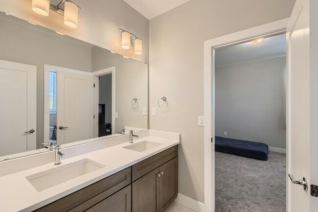 Building Photo - 7183 S Shady Grove Ct
