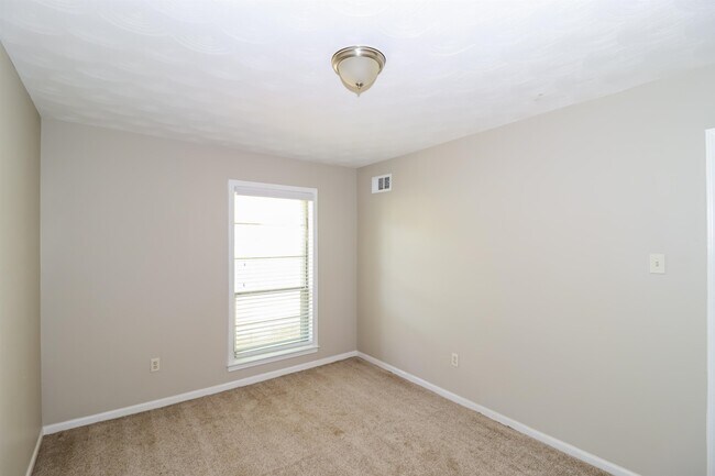 Building Photo - 3256 Bluemont Dr