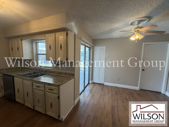 Building Photo - 1016 Malaga St