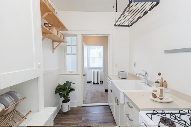 Building Photo - Snelling Villas