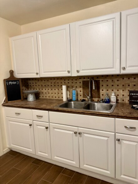 Building Photo - 3329 NE 14th St