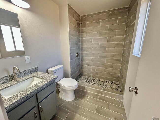 Building Photo - 1744 W 24th Dr