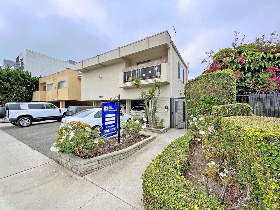 Building Photo - 4215 McLaughlin Ave