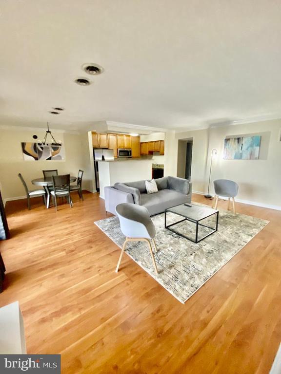 Building Photo - 2624 Redcoat Dr