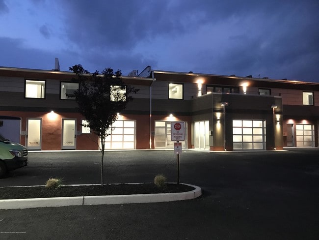 Building Photo - 909 Asbury Ave