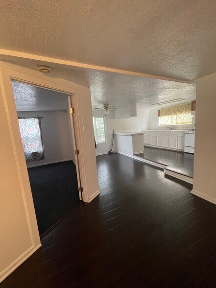 Primary Photo - 523 Mitchell Ave