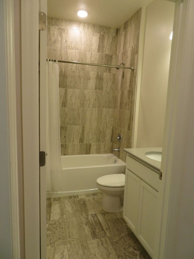 Building Photo - Sebastian Home in Gated Community