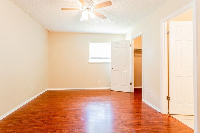 Building Photo - 3004 Pecan Springs Rd