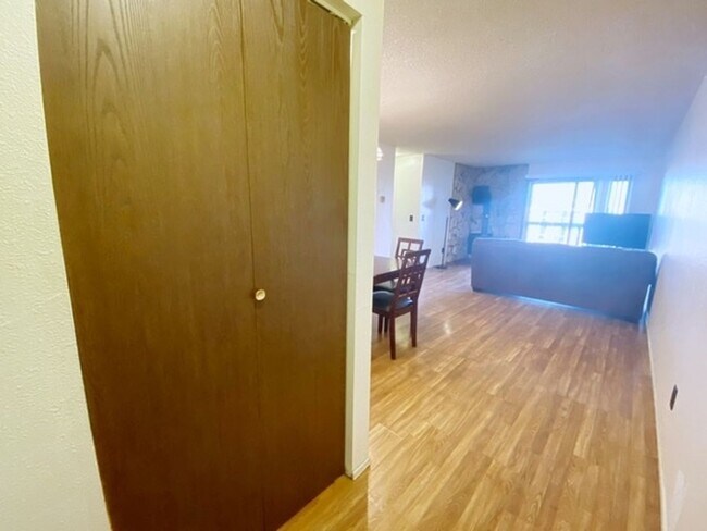 Building Photo - 4660 Reka Dr