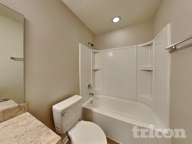 Building Photo - 591 Swallowtail Dr