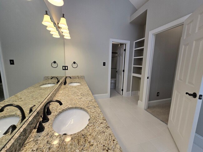 Building Photo - 102 Eyemouth Ct