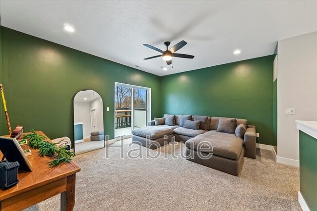 Building Photo - 917 E Bissett St